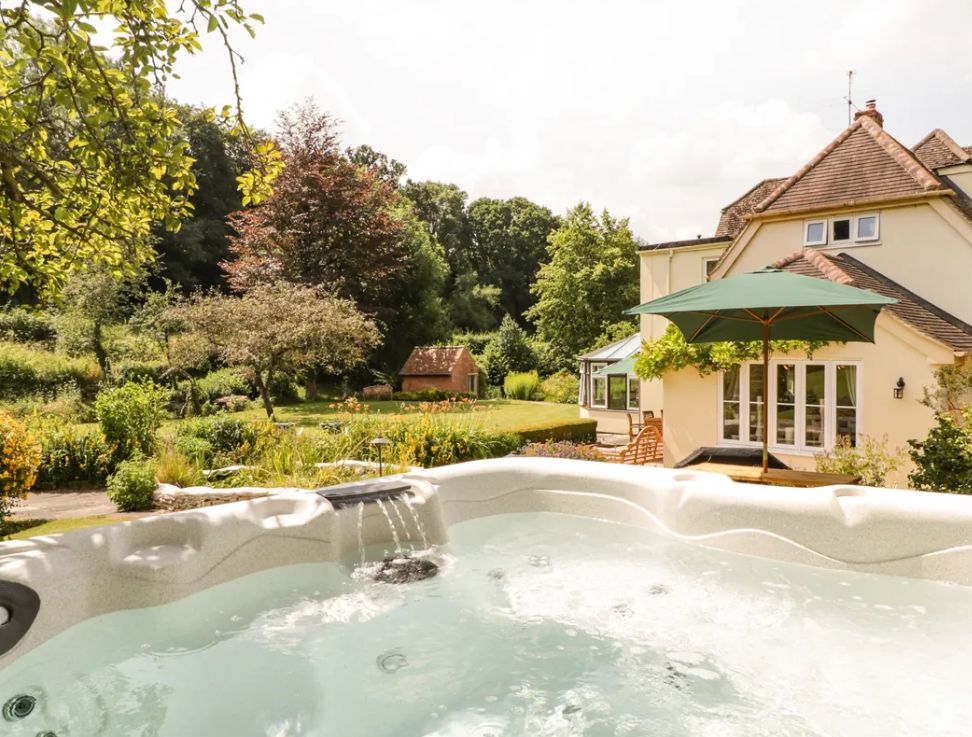 Wiltshire Cottages With Hot Tubs